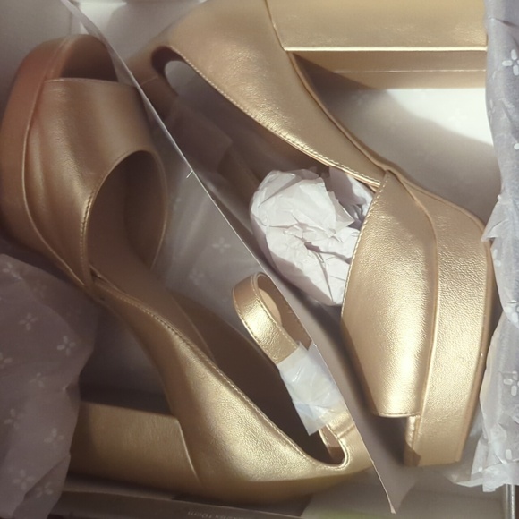 Shoes - Picture 2 of 6